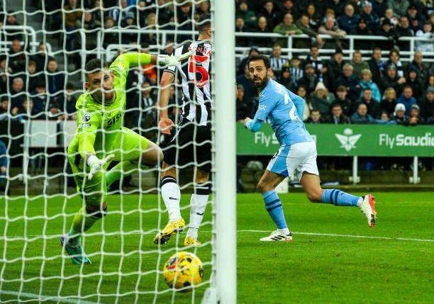 7m比分足球即时比分-丁丁压轴出场导演逆转，石油德比奉献英超招牌对决