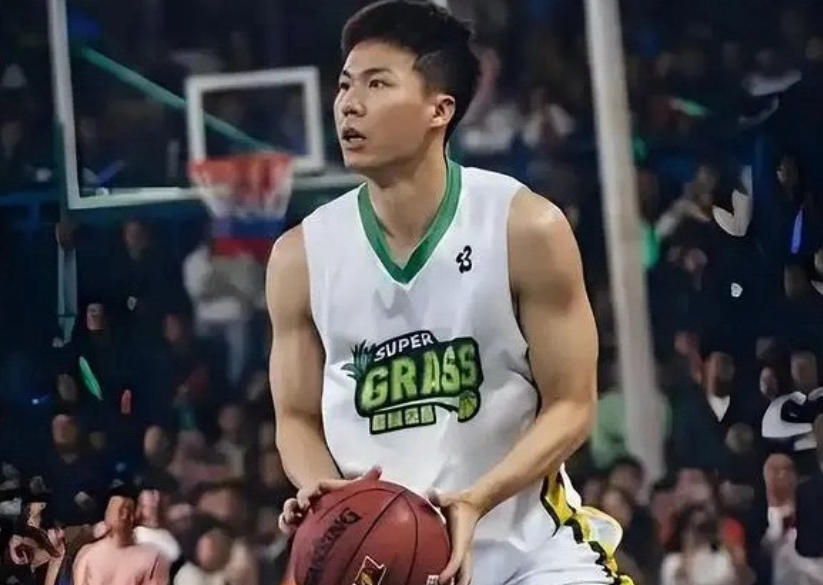 7m体育官网-一场没打就当票王！赖益烨人气爆棚，NBL全明星靠他了