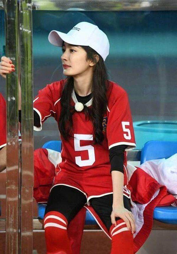 7m体育官网-越南女球迷图鉴②越南小姐新年红包庆祝越南赢国足