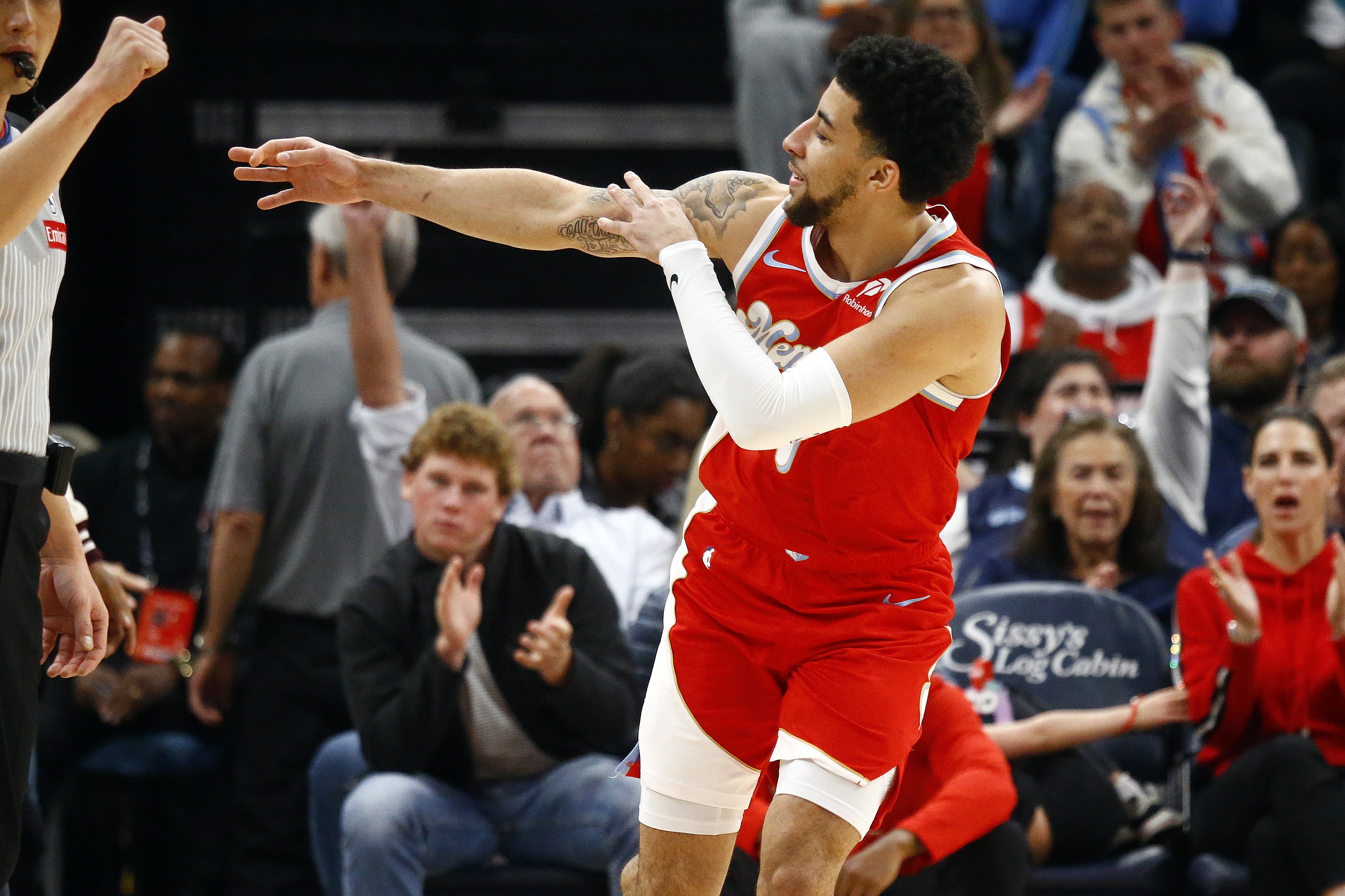 7m体育-NBA彩经:灰熊拿下勇士 火箭轻取国王 骑士击溃雄鹿