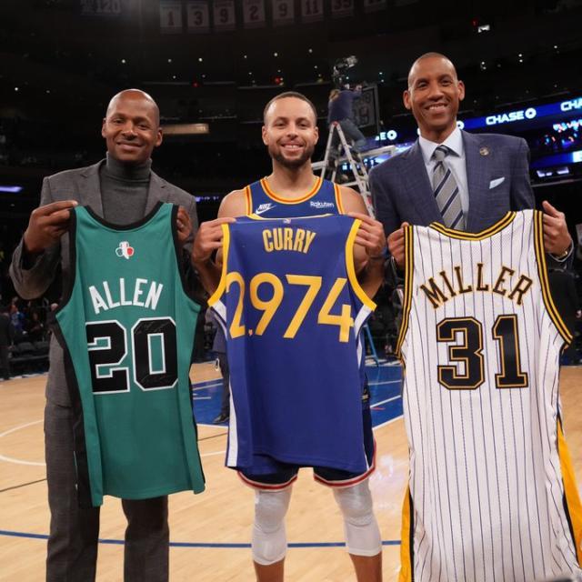 7m体育-库里纪录夜勇士状态回升 他们将再次不可阻挡？